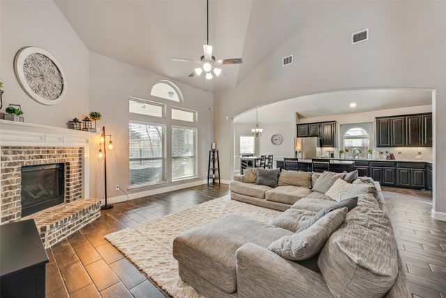 7156 Playa Imperial Lane, Grand Prairie, TX 75054