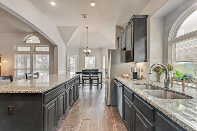 7156 Playa Imperial Lane, Grand Prairie, TX 75054