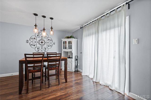10694 Carroll Wood Way, St Louis, MO 63128