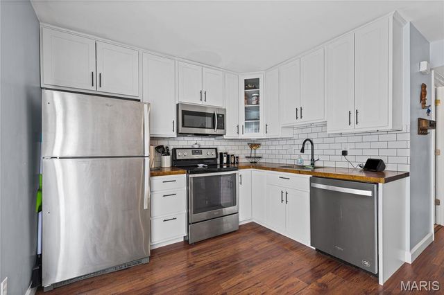 10694 Carroll Wood Way, St Louis, MO 63128