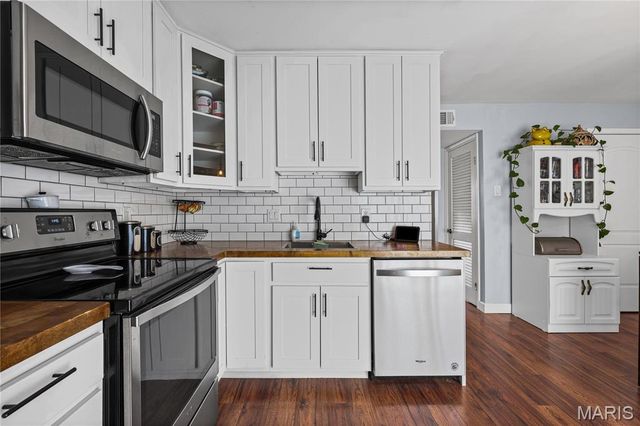 10694 Carroll Wood Way, St Louis, MO 63128