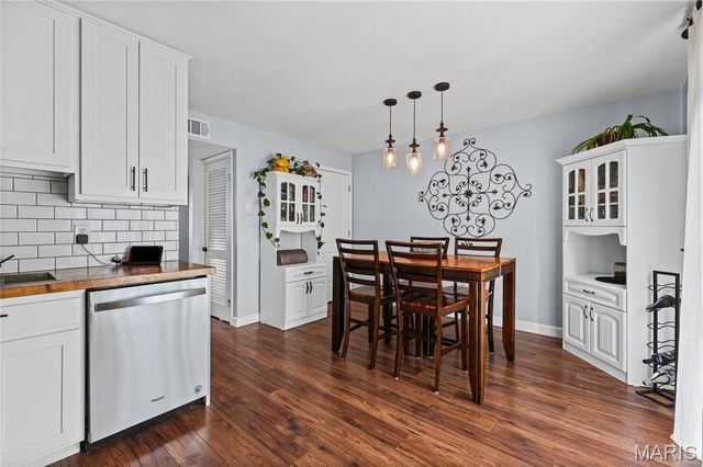 10694 Carroll Wood Way, St Louis, MO 63128