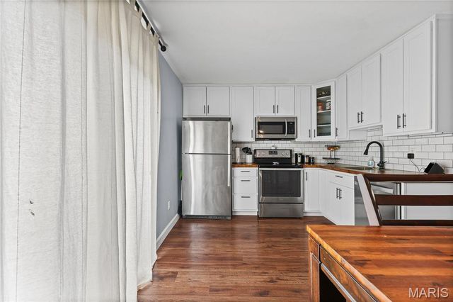 10694 Carroll Wood Way, St Louis, MO 63128