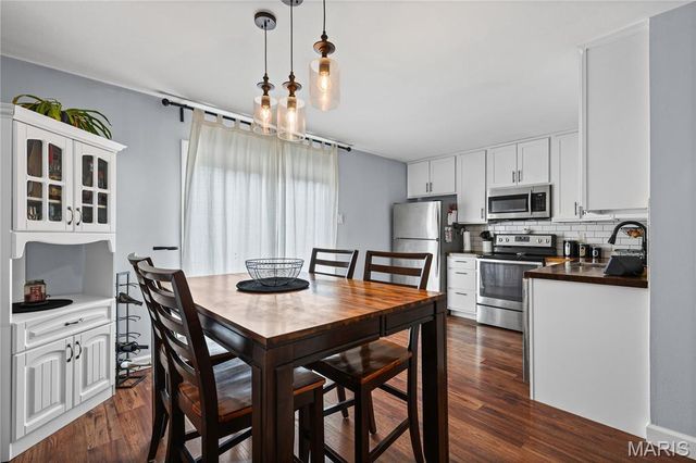 10694 Carroll Wood Way, St Louis, MO 63128