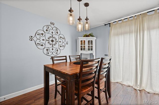 10694 Carroll Wood Way, St Louis, MO 63128