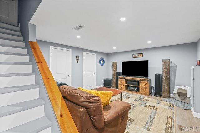 10694 Carroll Wood Way, St Louis, MO 63128