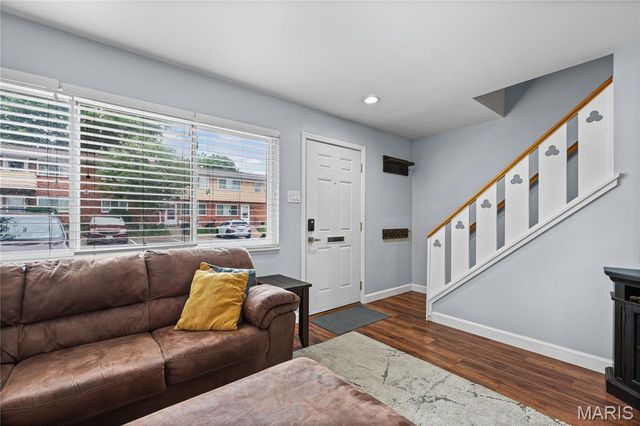 10694 Carroll Wood Way, St Louis, MO 63128