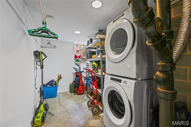10694 Carroll Wood Way, St Louis, MO 63128