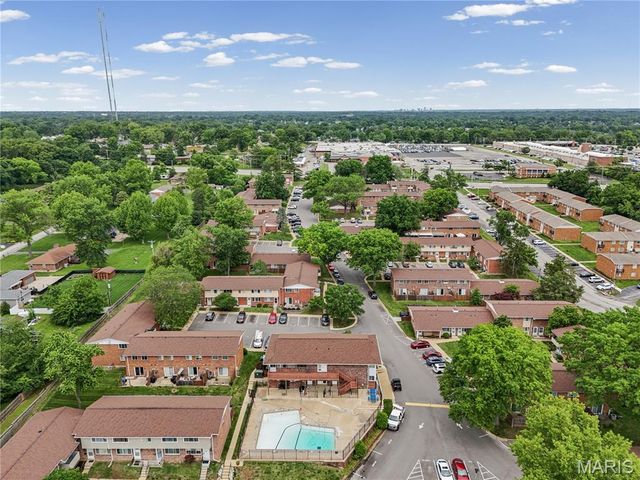 10694 Carroll Wood Way, St Louis, MO 63128