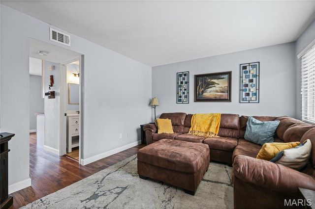 10694 Carroll Wood Way, St Louis, MO 63128