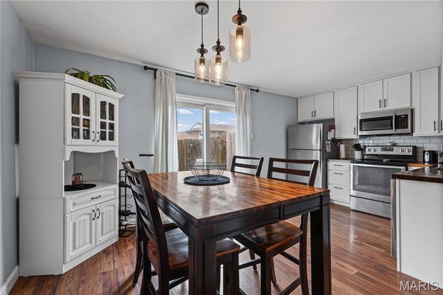 10694 Carroll Wood Way, St Louis, MO 63128