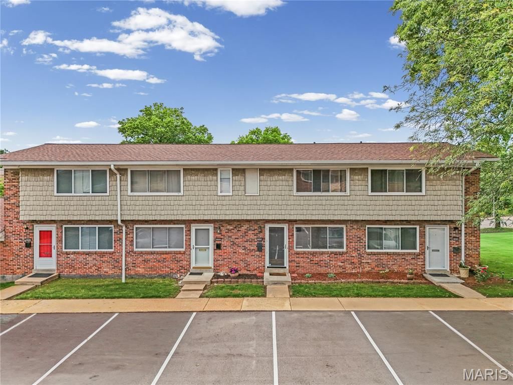 10694 Carroll Wood Way, St Louis, MO 63128
