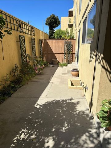 6225 Coldwater Canyon Avenue 117, North Hollywood, CA 91606