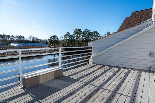 179 Harbor Watch DR, Chesapeake, VA 23322