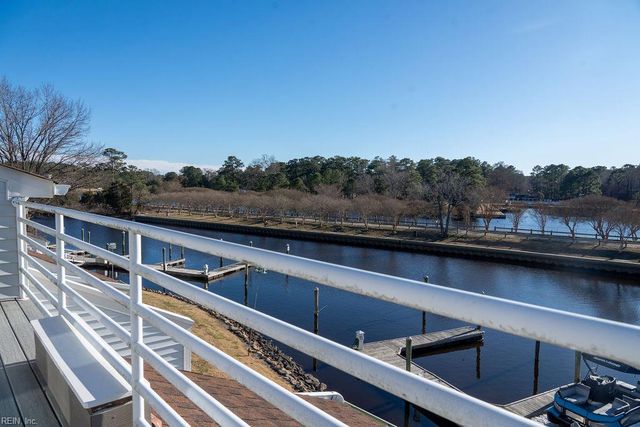 179 Harbor Watch DR, Chesapeake, VA 23322