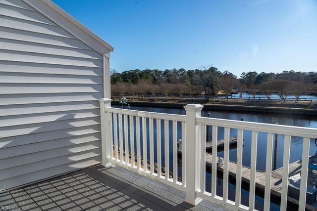 179 Harbor Watch DR, Chesapeake, VA 23322