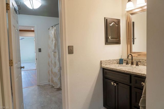 179 Harbor Watch DR, Chesapeake, VA 23322