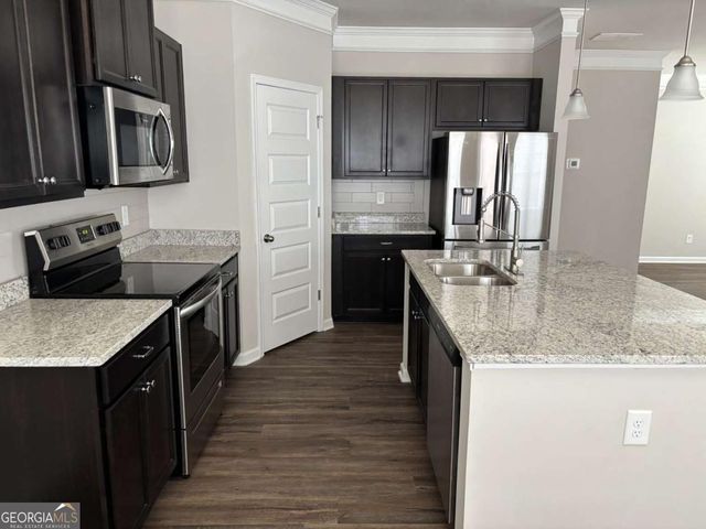 2217 Hastings Manor Court, Hampton, GA 30228