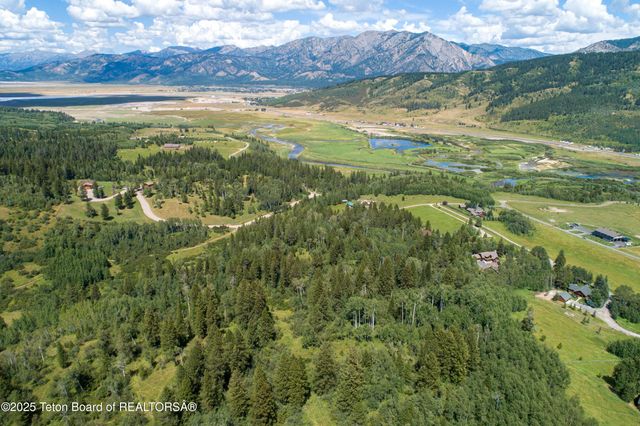 791 LONESOME DOVE Trail, Alpine, WY 83128