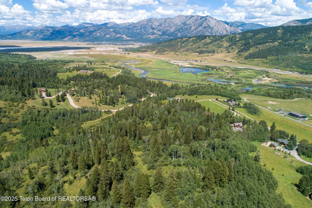 791 LONESOME DOVE Trail, Alpine, WY 83128