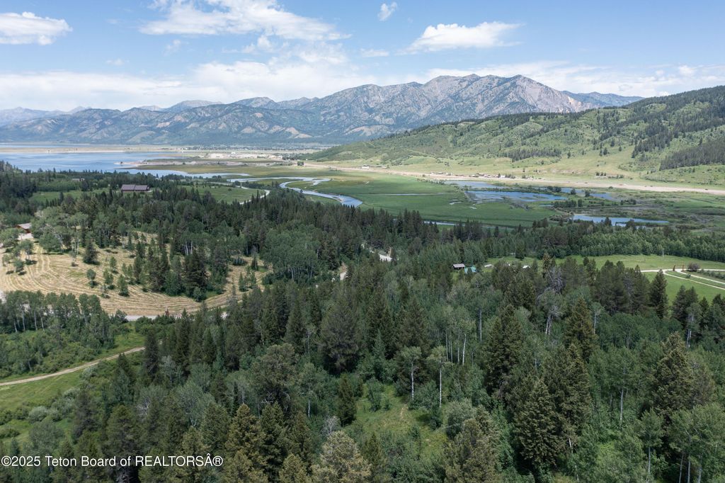 791 LONESOME DOVE Trail, Alpine, WY 83128 photo 6