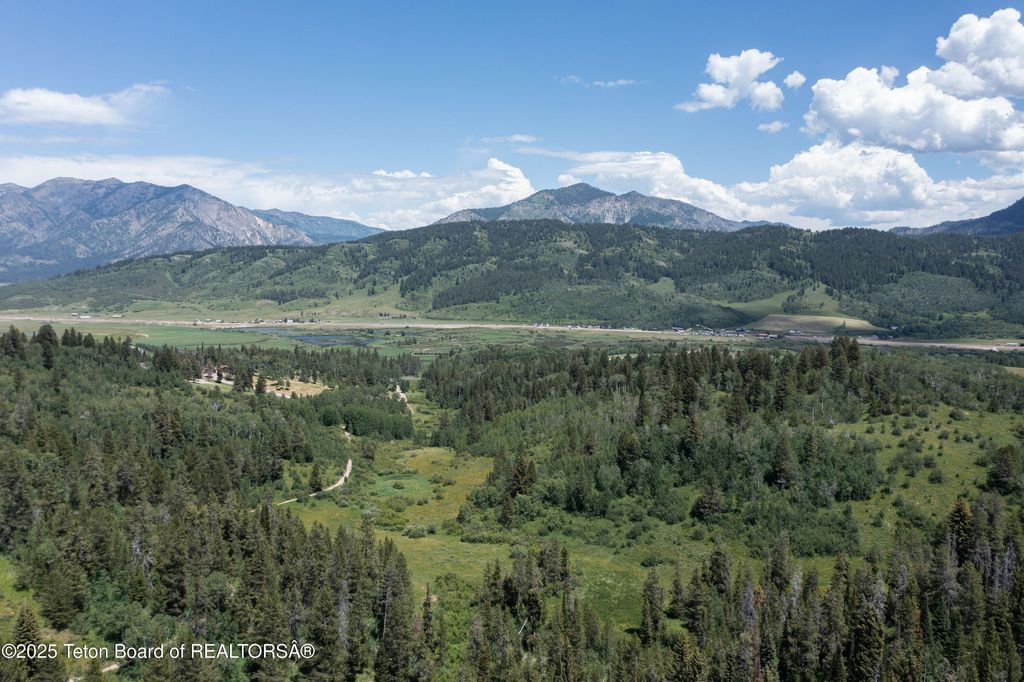 791 LONESOME DOVE Trail, Alpine, WY 83128 photo 7