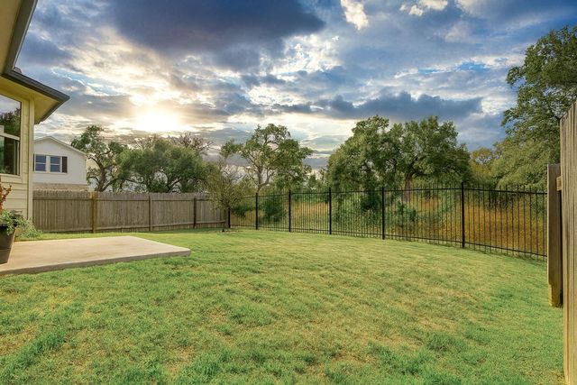 109 Hunts Link RD, Dripping Springs, TX 78620