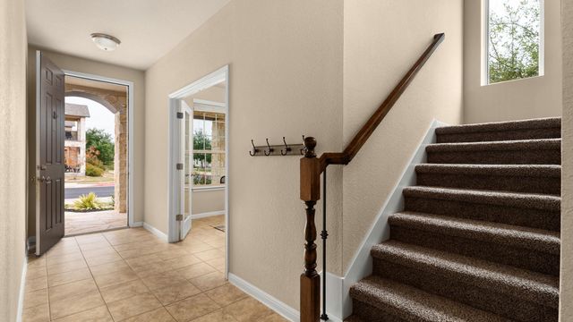 109 Hunts Link RD, Dripping Springs, TX 78620