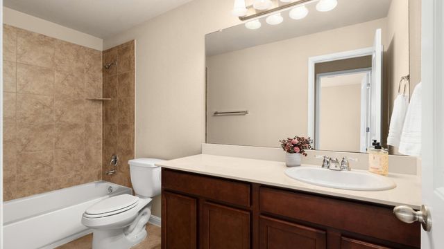 109 Hunts Link RD, Dripping Springs, TX 78620