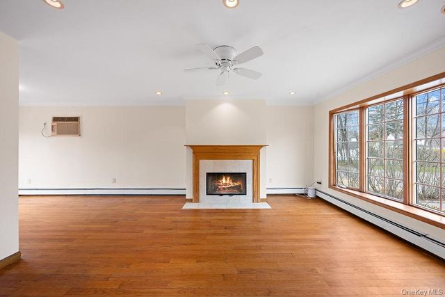 8 Grady Court, Great Neck, NY 11023