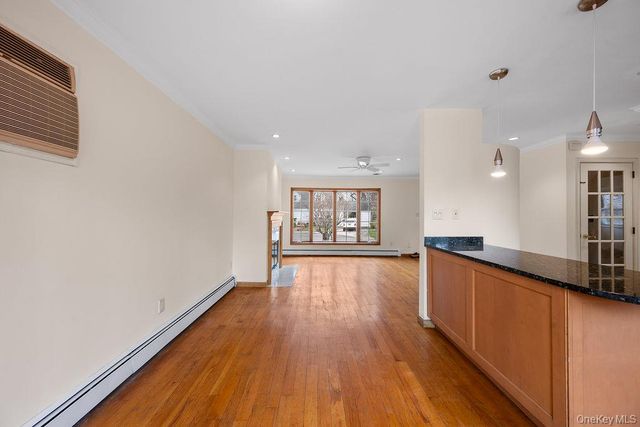 8 Grady Court, Great Neck, NY 11023