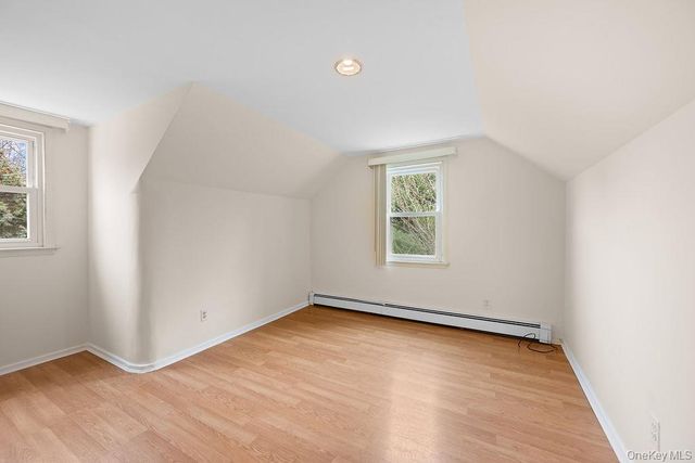 8 Grady Court, Great Neck, NY 11023