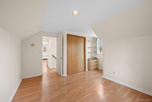 8 Grady Court, Great Neck, NY 11023