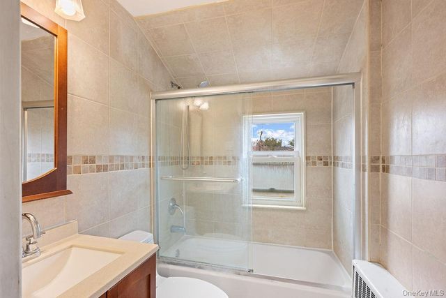 8 Grady Court, Great Neck, NY 11023