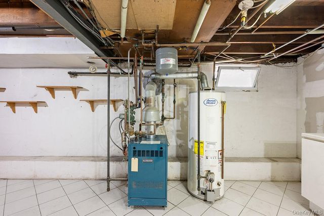 8 Grady Court, Great Neck, NY 11023