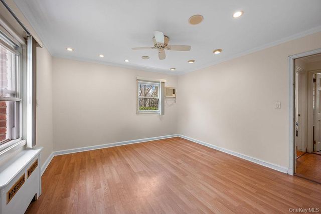 8 Grady Court, Great Neck, NY 11023