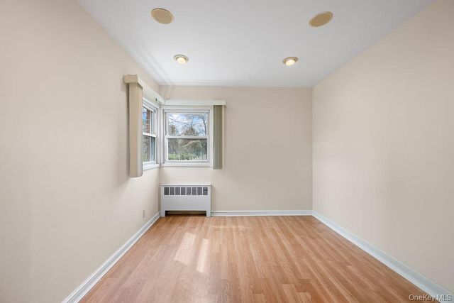 8 Grady Court, Great Neck, NY 11023