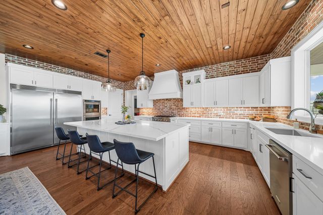 1650 Lundy Lane, Friendswood, TX 77546