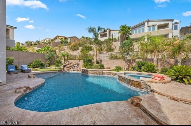28 Vista Outlook Street, Henderson, NV 89011