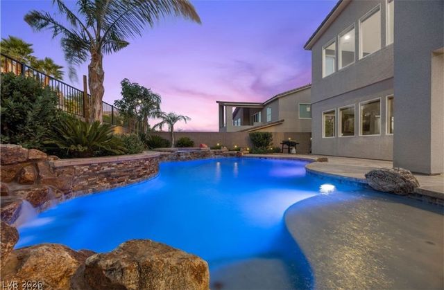 28 Vista Outlook Street, Henderson, NV 89011