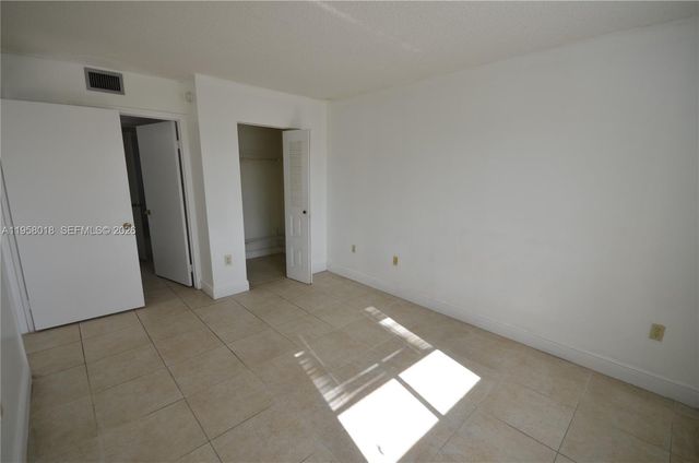 15201 SW 80th St 207, Miami, FL 33193