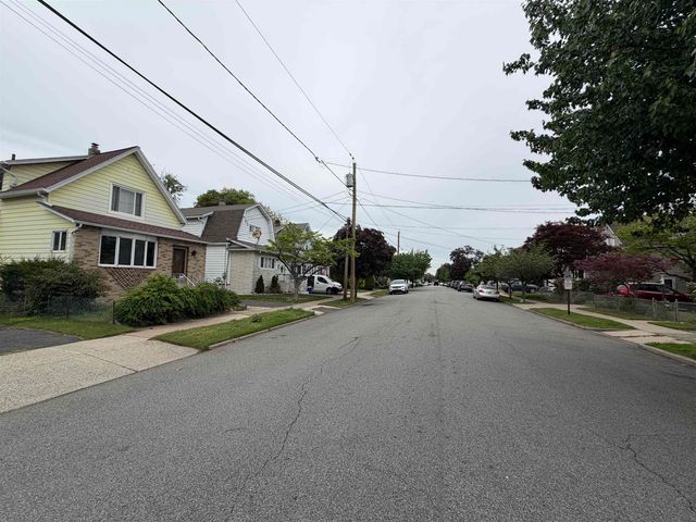 337 WILLOW AVE, Lyndhurst, NJ 07071