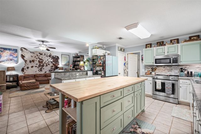 217 King Arthur Drive, Weatherford, TX 76086