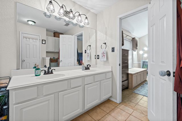 217 King Arthur Drive, Weatherford, TX 76086