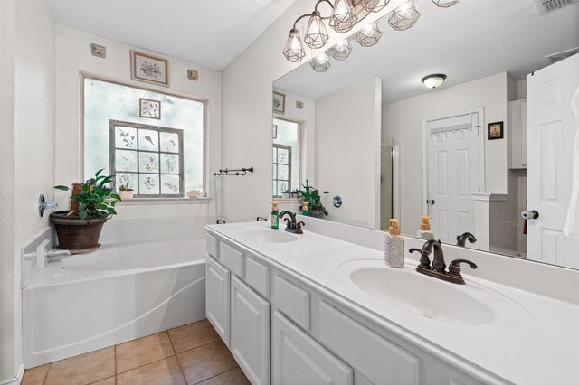 217 King Arthur Drive, Weatherford, TX 76086