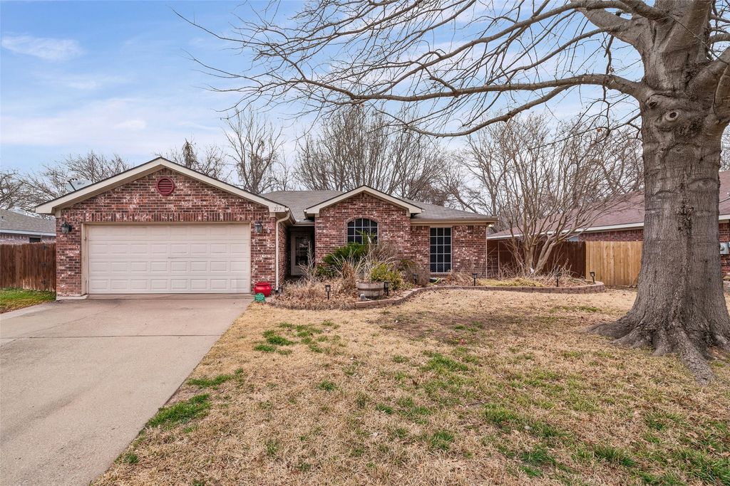 217 King Arthur Drive, Weatherford, TX 76086