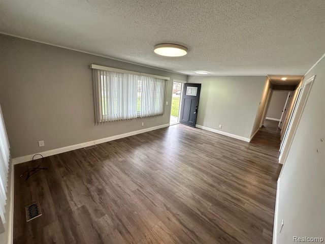 24739 Middlebelt Road, Farmington Hills, MI 48336