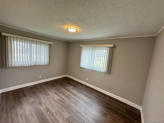 24739 Middlebelt Road, Farmington Hills, MI 48336