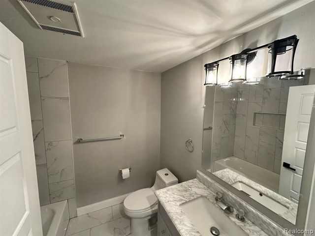24739 Middlebelt Road, Farmington Hills, MI 48336
