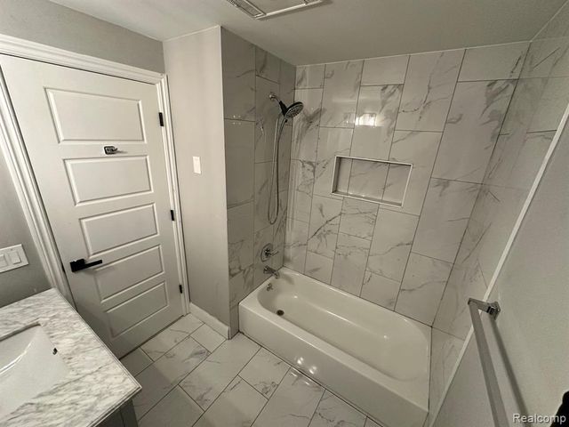 24739 Middlebelt Road, Farmington Hills, MI 48336